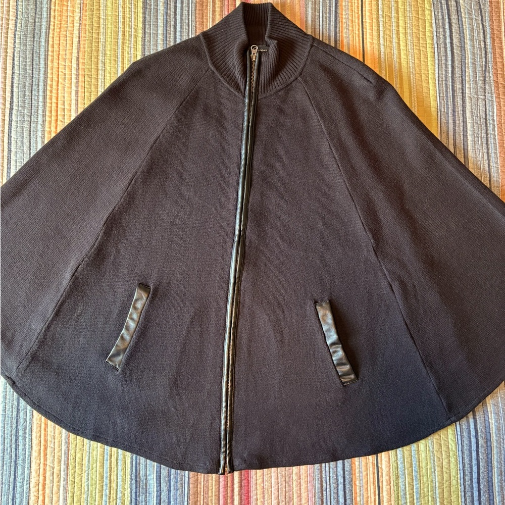 💥MoviNG sALe‼️Cejon Black Sweater Cape w/Faux Leather Trim. Sz S/M